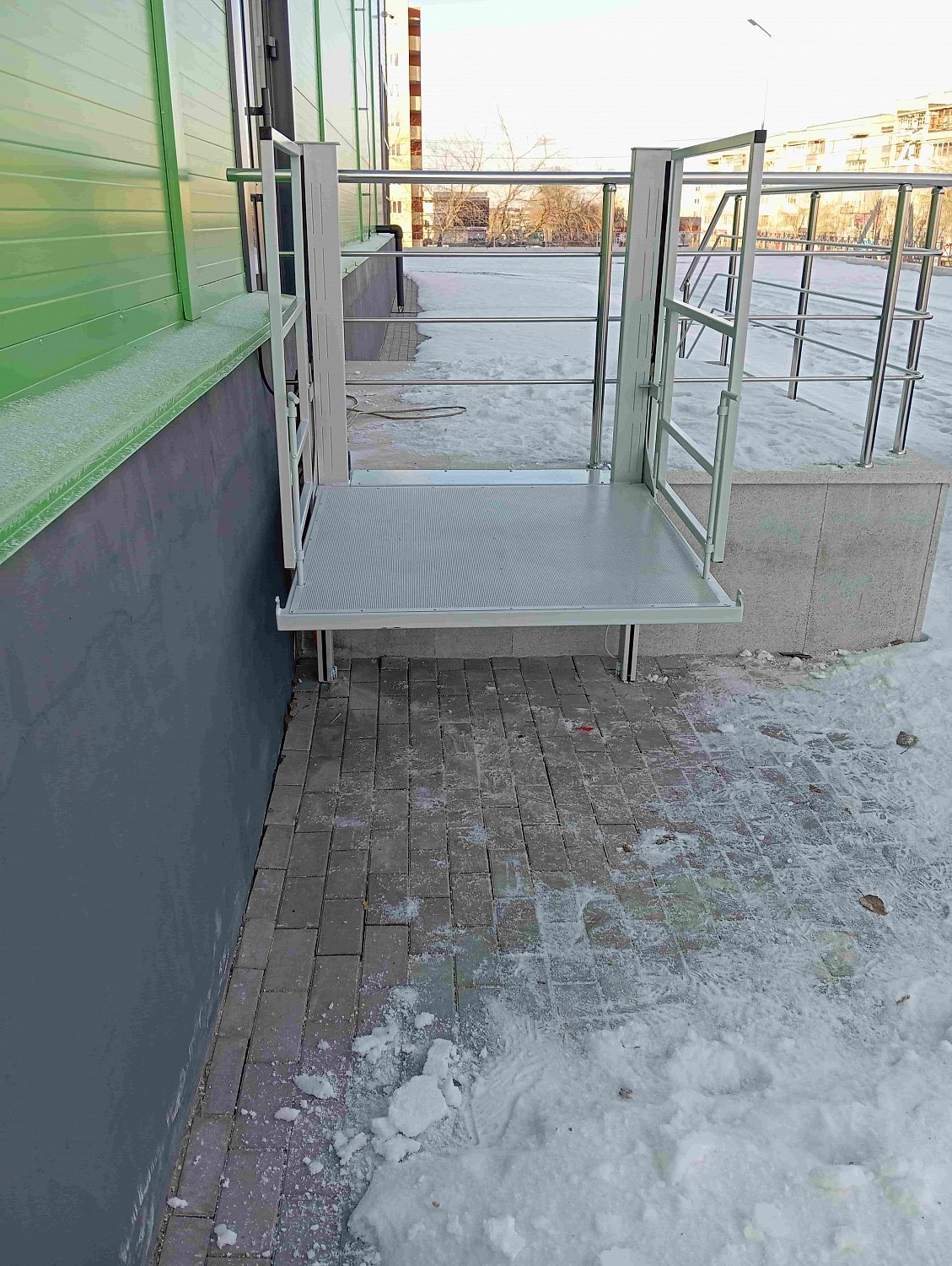 Установка подъемной платформы ПМ-02 в городе Реж: габариты и особенности конструкции