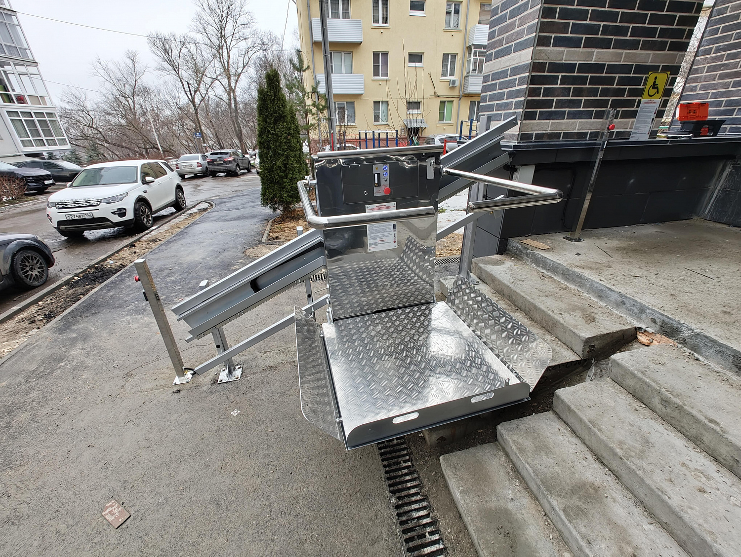 Установка наклонной подъёмной платформы РПМ-02 на улице Соревнования, 1к1, Нижний Новгород